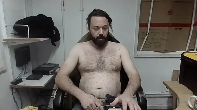 Snapshot of rogerevenmore chatting on 11/25/25, 05:02 rogerevenmore online show from 11/25/25, 05:02