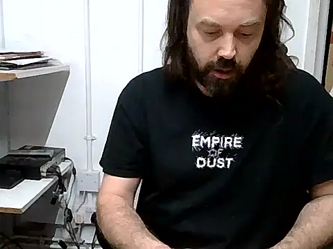 Snapshot of rogerevenmore chatting on 12/20/25, 07:37 rogerevenmore online show from 12/20/25, 07:37