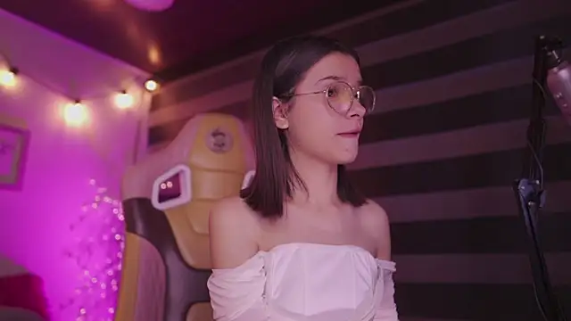 Lana Dreams  online show from 11/19/25, 10:32