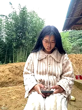 EmLy02 online show from 11/19/25, 12:43