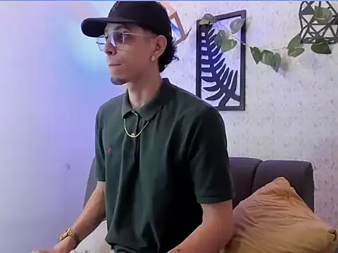 Snapshot of nicolai_drake chatting on 10/12/25, 01:04 nicolai drake online show from 10/12/25, 01:04