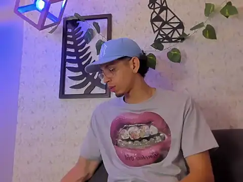 Snapshot of nicolai_drake chatting on 10/12/25, 11:48 nicolai drake online show from 10/12/25, 11:48