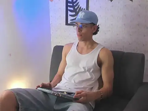 Snapshot of nicolai_drake chatting on 10/26/25, 07:42 nicolai drake online show from 10/26/25, 07:42