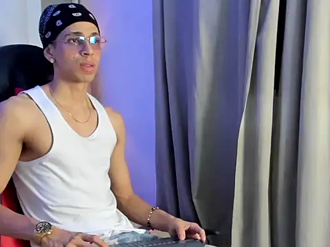 Snapshot of nicolai_drake chatting on 11/09/25, 04:55 nicolai drake online show from 11/09/25, 04:55