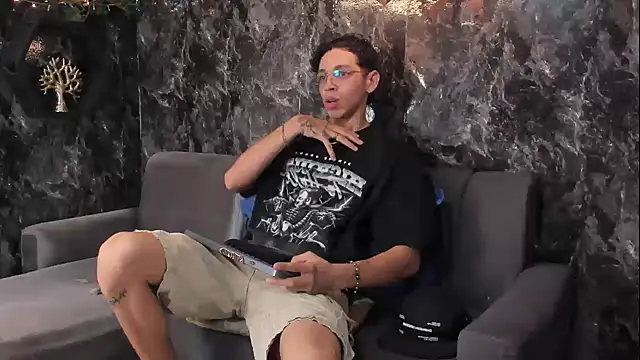 Snapshot of nicolai_drake chatting on 11/12/25, 11:03 nicolai drake online show from 11/12/25, 11:03