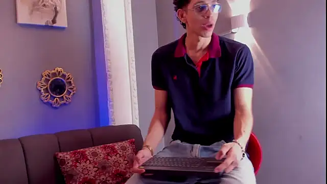 Snapshot of nicolai_drake chatting on 11/15/25, 10:59 nicolai drake online show from 11/15/25, 10:59