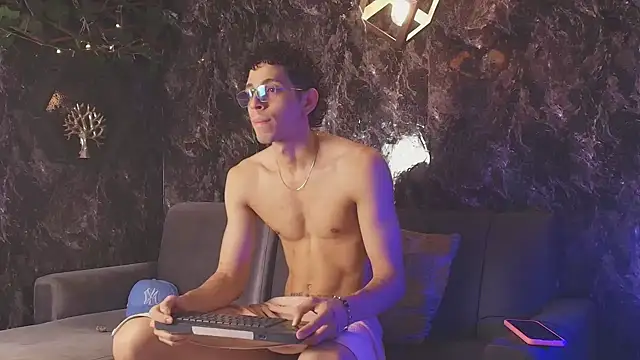 Snapshot of nicolai_drake chatting on 11/16/25, 08:25 nicolai drake online show from 11/16/25, 08:25