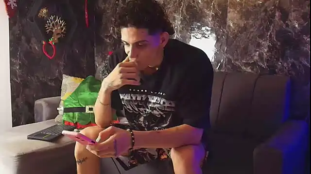 Snapshot of nicolai_drake chatting on 11/23/25, 07:46 nicolai drake online show from 11/23/25, 07:46