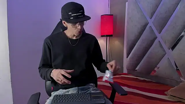 Snapshot of nicolai_drake chatting on 11/30/25, 04:16 nicolai drake online show from 11/30/25, 04:16