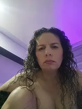 Snapshot of Nina_vallon chatting on 07/17/26, 10:33 Nina vallon online show from 07/17/26, 10:33