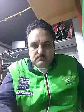 Snapshot of mM0140 chatting on 01/17/26, 03:39 mM0140 online show from 01/17/26, 03:39