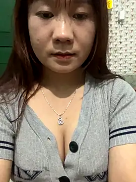 qinejr37 online show from 10/10/25, 12:26