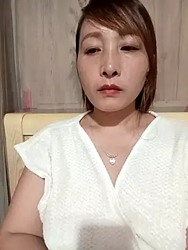 Missa kute20 online show from 10/05/25, 02:43