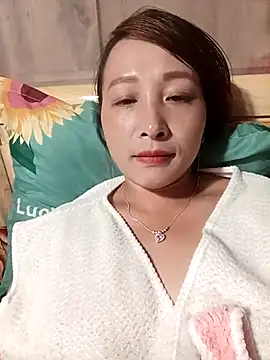 Missa kute20 online show from 10/18/25, 01:41