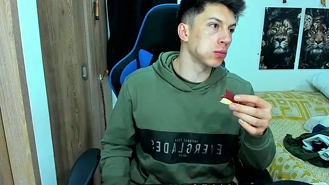 Snapshot of javiersexymann chatting on 12/29/24, 03:22 javiersexymann online show from 12/29/24, 03:22