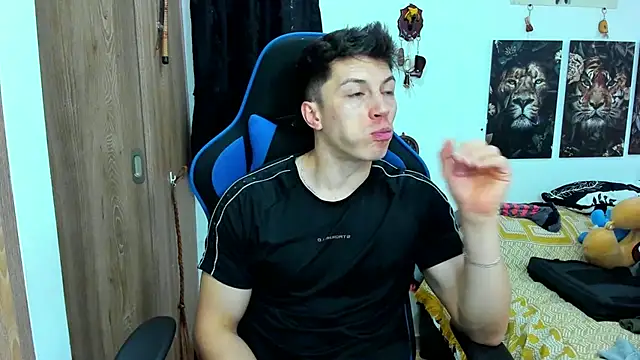 Snapshot of javiersexymann chatting on 12/31/24, 04:04 javiersexymann online show from 12/31/24, 04:04