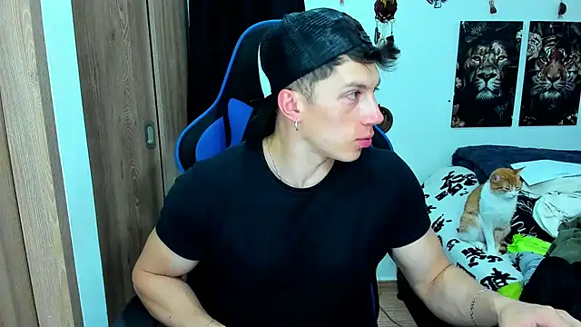 Snapshot of javiersexymann chatting on 02/19/25, 05:27 javiersexymann online show from 02/19/25, 05:27