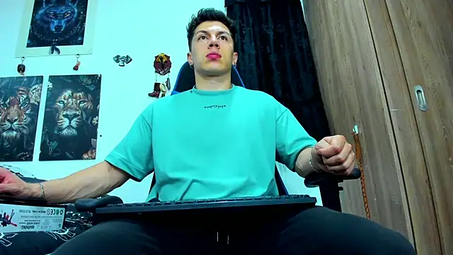 Snapshot of javiersexymann chatting on 03/21/25, 04:39 javiersexymann online show from 03/21/25, 04:39