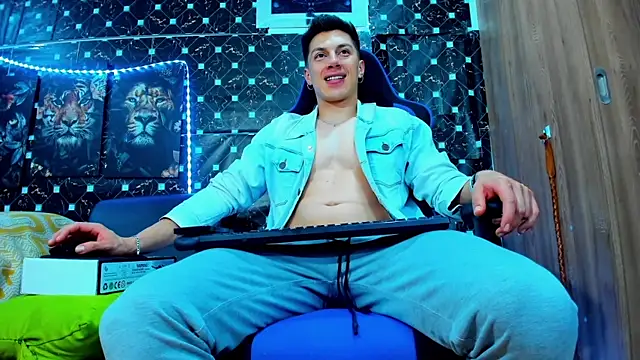 Snapshot of javiersexymann chatting on 09/25/25, 10:35 javiersexymann online show from 09/25/25, 10:35