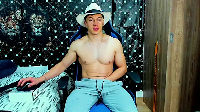 Snapshot of javiersexymann chatting on 05/18/26, 12:18 javiersexymann online show from 05/18/26, 12:18