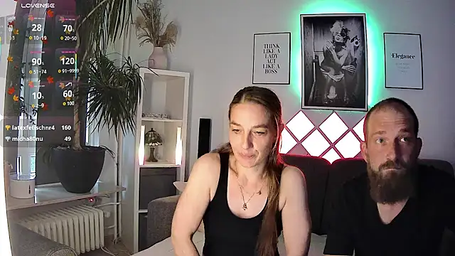 Snapshot of XBellaXundXUweX chatting on 10/04/25, 12:03 XBellaXundXUweX online show from 10/04/25, 12:03