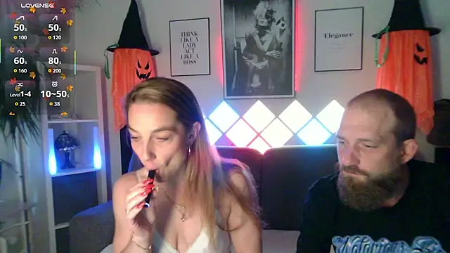 Snapshot of XBellaXundXUweX chatting on 10/15/25, 08:47 XBellaXundXUweX online show from 10/15/25, 08:47