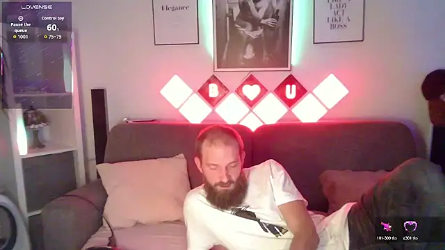 Snapshot of XBellaXundXUweX chatting on 11/09/25, 07:56 XBellaXundXUweX online show from 11/09/25, 07:56