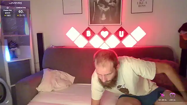 Snapshot of XBellaXundXUweX chatting on 11/10/25, 08:19 XBellaXundXUweX online show from 11/10/25, 08:19