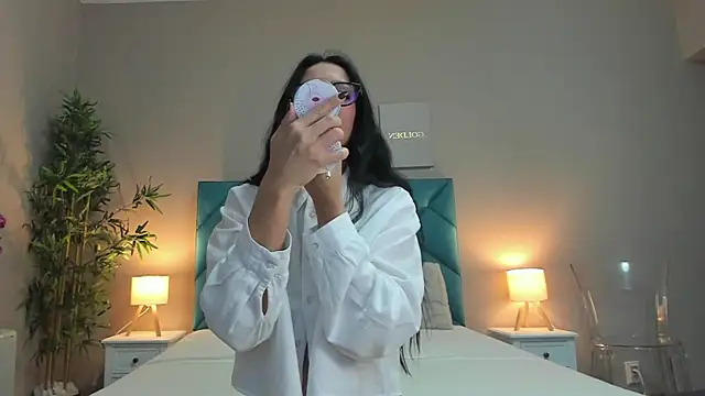 HaileyVice online show from 10/13/25, 04:23