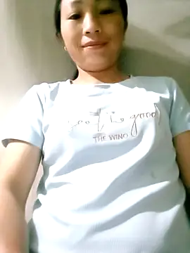 lucybaby00 online show from 04/15/26, 09:37