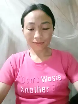 Snapshot of lucybaby00 chatting on 05/15/26, 02:13 lucybaby00 online show from 05/15/26, 02:13
