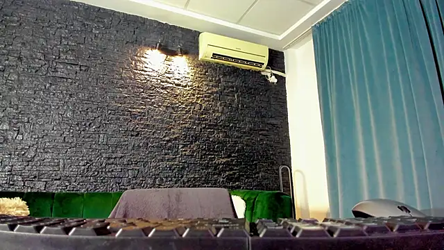 AnneSins online show from 10/13/25, 05:46