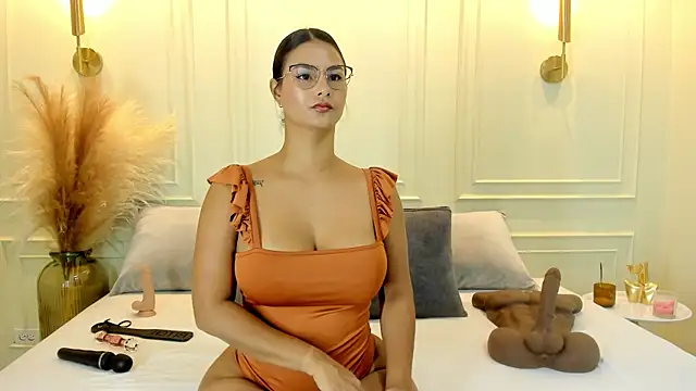 Snapshot of gabysanta_ chatting on 10/17/25, 02:08 gabysanta online show from 10/17/25, 02:08