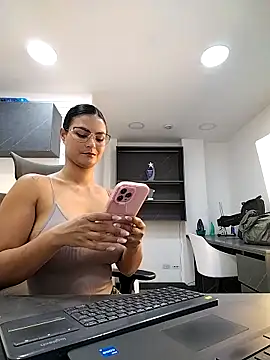 Snapshot of gabysanta_ chatting on 10/24/25, 01:51 gabysanta online show from 10/24/25, 01:51