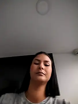 Snapshot of gabysanta_ chatting on 10/27/25, 01:59 gabysanta online show from 10/27/25, 01:59