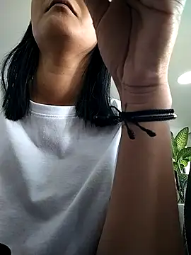 Snapshot of gabysanta_ chatting on 11/11/25, 01:33 gabysanta online show from 11/11/25, 01:33