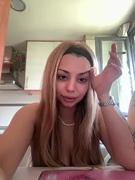 Snapshot of NoeliaGarcia17 chatting on 06/16/26, 01:14 NoeliaGarcia17 online show from 06/16/26, 01:14
