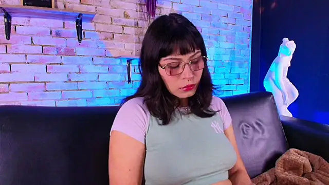 Snapshot of kitty_malach chatting on 04/11/26, 04:06 kitty malach online show from 04/11/26, 04:06