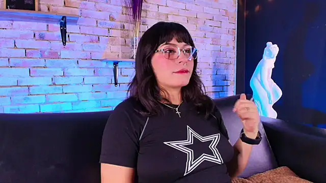 Snapshot of kitty_malach chatting on 04/20/26, 02:36 kitty malach online show from 04/20/26, 02:36