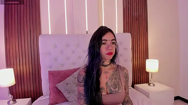 Snapshot of ViolettaAlemida chatting on 09/20/25, 12:17 ViolettaAlemida online show from 09/20/25, 12:17