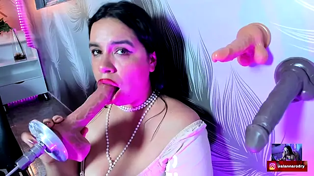 Snapshot of Alanna-sloppy chatting on 10/18/25, 02:29 Alanna-sloppy online show from 10/18/25, 02:29