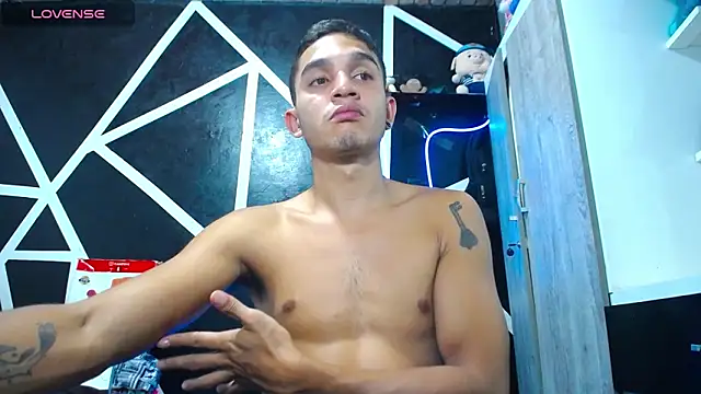 Angel latinboy online show from 02/19/25, 09:03