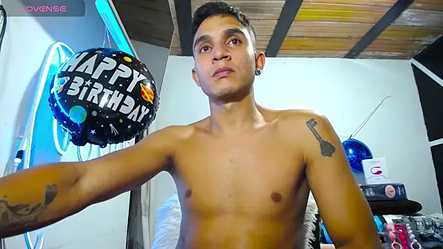 Angel latinboy online show from 03/18/25, 01:43