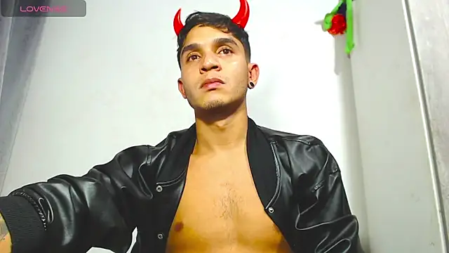 Angel latinboy online show from 10/10/25, 10:09