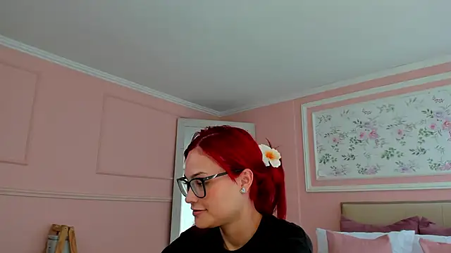 Snapshot of mae_lyra chatting on 04/28/26, 05:29 mae lyra online show from 04/28/26, 05:29