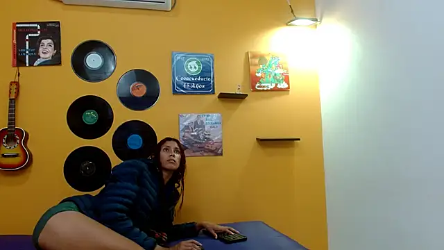 skinnyverus18 online show from 09/15/25, 07:03