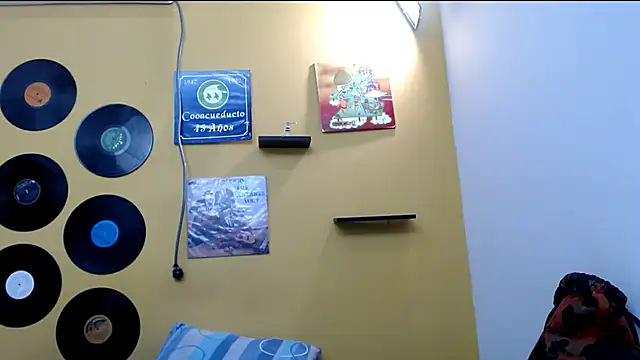 skinnyverus18 online show from 05/13/26, 07:33