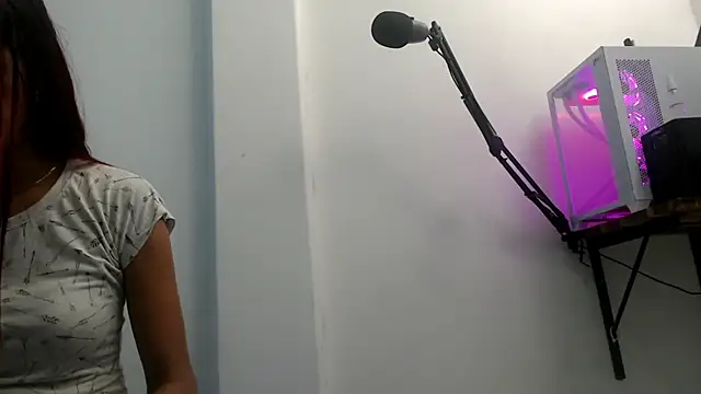 skinnyverus18 online show from 05/22/26, 07:41