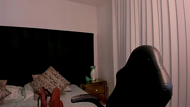 SaraWagner  online show from 04/11/26, 12:15