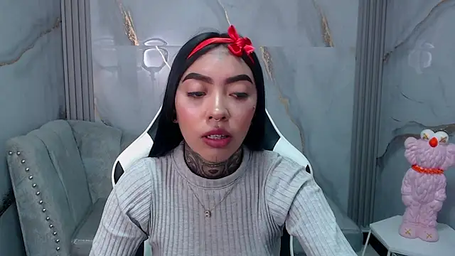 Ashley Blum v online show from 09/11/25, 07:36